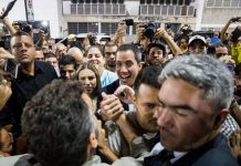 Presidente de Ecuador rechaza recibimiento hostil a Juan Guaidó en Venezuela Lenín Moreno, rechazó este miércoles el recibimiento hostil que tuvo Juan Guaidó, proclamado mandatario interino de Venezuela, al regresar este martes a su país después de una gira de 23 días.