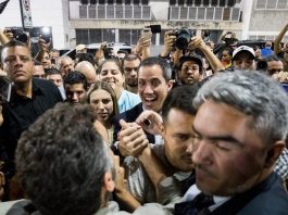 Presidente de Ecuador rechaza recibimiento hostil a Juan Guaidó en Venezuela Lenín Moreno, rechazó este miércoles el recibimiento hostil que tuvo Juan Guaidó, proclamado mandatario interino de Venezuela, al regresar este martes a su país después de una gira de 23 días.