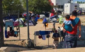 Una vez m&aacute;s la Justicia de EEUU llev&oacute; este viernes la contraria a las pol&iacute;ticas migratorias del Gobierno de Donald Trump al bloquear la devoluci&oacute;n de solicitantes de asilo a M&eacute;xico 