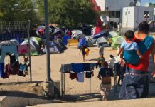 Justicia de EEUU da golpe a Trump al bloquear programa "Permanezcan en México" Una vez más la Justicia de EEUU llevó este viernes la contraria a las políticas migratorias del Gobierno de Donald Trump al bloquear la devolución de solicitantes de asilo a México