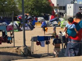 Justicia de EEUU da golpe a Trump al bloquear programa "Permanezcan en México" Una vez más la Justicia de EEUU llevó este viernes la contraria a las políticas migratorias del Gobierno de Donald Trump al bloquear la devolución de solicitantes de asilo a México