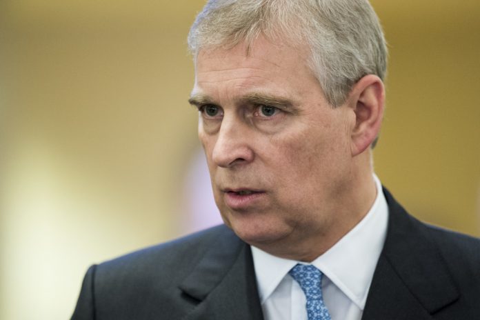 La abogada de presuntas víctimas de abusos involucradas en el caso de Jefrey Epstein pidió hoy al príncipe Andrés de Inglaterra, amigo del multimillonario durante años, que 