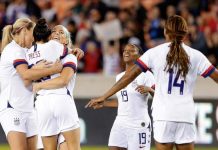 6-0. Estados Unidos se exhibe ante Costa Rica y acaba líder e invicta La selección femenina de Estados Unidos, con doblete de Samantha Mewis, vapuleó por 6-0 a la de Costa Rica en el último partido del Grupo A del torneo Preolímpico de la Concacaf.