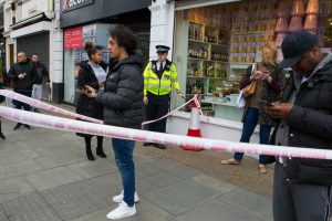 Un hombre ha muerto abatido por disparos de agentes británicos en un incidente "terrorista" ocurrido este domingo en el barrio de Streatham