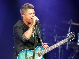Entre Alejandro Sanz y Piqué, una tarde de goles musicales contra la COVID-19 Música y fútbol juntos, con artistas como Alejandro Sanz y Pablo Alborán de la mano de jugadores como Gerard Piqué o Sergio Ramos, han animado la recaudación de más de 600.000 euros para luchar contra el coronavirus