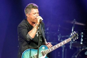 M&uacute;sica y f&uacute;tbol juntos, con artistas como Alejandro Sanz y Pablo Albor&aacute;n de la mano de jugadores como Gerard Piqu&eacute; o Sergio Ramos, han animado la recaudaci&oacute;n de m&aacute;s de 600.000 euros para luchar contra el coronavirus