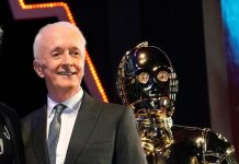 Anthony Daniels, el alma de C-3PO: "Star Wars" es un refugio en estos tiempos "Star Wars" demostró que un androide podía tener un corazón de lo más humano. Y el principal culpable de ello es Anthony Daniels, el inigualable actor y el alma detrás de C-3PO
