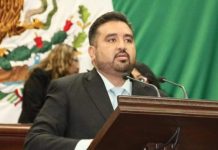 Asesinan a tiros a un diputado local del estado mexicano de Michoacán Juárez Blanquet viajaba de copiloto en su camioneta y en compañía de su chofer y un asesor se trasladaba al Congreso del Estado para participar en una sesión ordinaria.