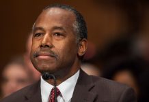 HUD provee alivio inmediato a propietarios de viviendas durante respuesta nacional al coronavirus “La acción tomada hoy permitirá a las familias con hipotecas aseguradas por la FHA, enfrentar los retos del COVID-19 sin miedo de perder sus hogares, y ayudar a estabilizar las preocupaciones del mercado,” dijo el secretario de HUD Ben Carson.