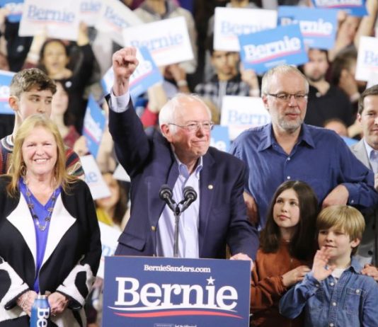 Bernie Sanders, a sus 78 años, es el candidato de los jóvenes estadounidenses, ilusionados por una "revolución" socialdemócrata que sus padres no ven con tan buenos ojos