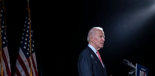 El nombre del podcast, "Here's the deal", hace referencia a una de las frases favoritas de Biden para introducir sus explicaciones sobre cualquier asunto.