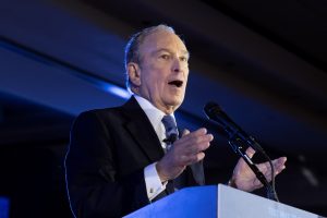 Michael Bloomberg compró un anuncio de tres minutos en la franja de mayor audiencia en las emisoras nacionales del país CBS y NBC