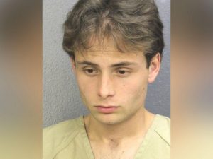 Brandon Michael Fleury fue sentenciado este lunes a cinco años de prisión por acoso cibernético y envío de amenazas de secuestro a familias de víctimas del tiroteo en una escuela de Parkland