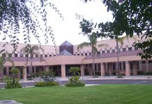 Las autoridades de salud del condado están trabajando con la clínica para determinar cuántos pacientes fueron atendidos por el médico.