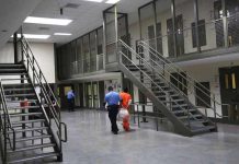 Un reo de la prisión estatal en Lancaster, a 70 millas de Los Ángeles, y cinco empleados de otras instalaciones correccionales han dado positivo por el nuevo coronavirus.