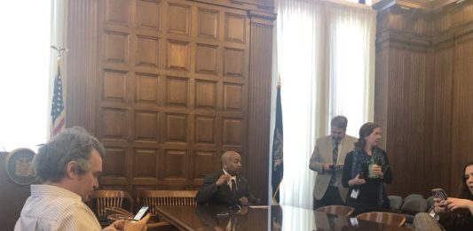 Carl Heastie, anunció hoy que la Asamblea aprobará una legislación que dará inmediatamente a todos los neoyorquinos licencia remunerada por enfermedad durante la pandemia de coronavirus