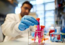 Científicos acusan a Trump de poner cortapisas a ciencia en medio de COVID-19 Organizaciones de científicos de Estados Unidos denunciaron este miércoles que el Gobierno de Donald Trump está intentando poner impedimentos a investigaciones