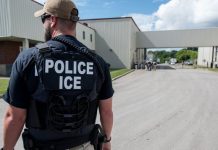 El condado con más hispanos en Georgia renueva polémico acuerdo con ICE Si se suspende el acuerdo, el ICE va a mandar más agentes a Gwinnett, aseguró la portavoz de la Oficina del Alguacil, que ha sido una de las agencias policiales del estado que más inmigrantes ha entregado a Inmigración.