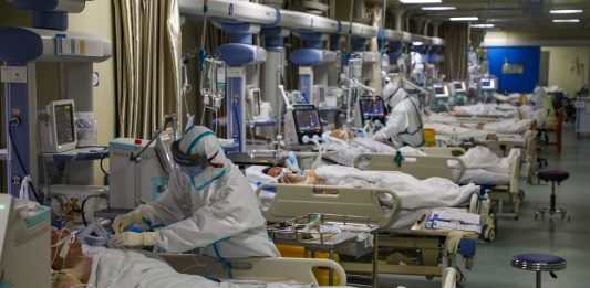 Las autoridades federales y locales se mantienen en alerta y contemplan medidas de aislamiento para contener la propagación del coronavirus, que en el país ya se ha cobrado la vida de al menos 29 personas