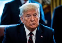 El presidente Donald Trump lanzó este viernes un furibundo ataque contra General Motors y su presidenta, Mary Barra