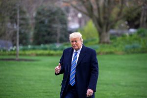 El presidente Donald Trump afirm&oacute; este s&aacute;bado que finalmente no ser&aacute; necesaria una cuarentena en los estados de Nueva York -epicentro de la pandemia de coronavirus en el pa&iacute;s-, Nueva Jersey y partes de Connecticut.