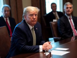 Trump abre los ojos a la realidad del coronavirus: "No está bajo control" Su tono es más sobrio, ha empezado a seguir el consejo de los expertos y hasta admite que la crisis "no está bajo control".