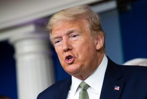 El presidente Donald Trump planea expulsar de inmediato a M&eacute;xico a todos los migrantes que ingresen irregularmente al pa&iacute;s a causa del COVID-19.