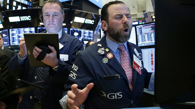 Wall Street volvi&oacute; a hundirse y sufri&oacute; su peor d&iacute;a desde 1987 con p&eacute;rdidas de su principal indicador, el Dow Jones de Industriales.