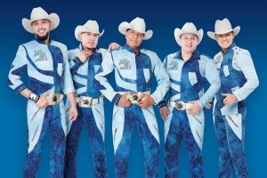 El grupo Bronco, uno de los m&aacute;s destacados de la m&uacute;sica regional mexicana, celebra su quinta d&eacute;cada con una importante apuesta por las fusiones con el pop, gracias a una colaboraci&oacute;n con la banda "R&iacute;o Roma"