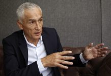 El periodista Jorge Ramos, de la cadena hispana Univision, se ha sometido a aislamiento voluntario en su casa luego de haber estado en contacto con un posible enfermo de coronavirus