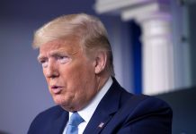 El presidente Donald Trump autorizó este domingo a los fabricantes de vehículos Ford, General Motors y Tesla a producir ventiladores