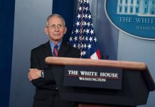 Epidemiólogo de Gobierno de EEUU no descarta que muertos lleguen a 100.000 El principal epidemiólogo del Gobierno, Anthony Fauci, no descartó este domingo que, según las proyecciones, el número de muertos por COVID-19 en el país alcance los 100.000 o incluso más