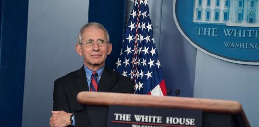 El principal epidemiólogo del Gobierno, Anthony Fauci, no descartó este domingo que, según las proyecciones, el número de muertos por COVID-19 en el país alcance los 100.000 o incluso más