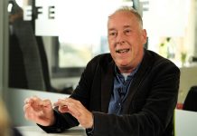 Cincuenta años después de que Eduardo Galeano escribiera "Las venas abiertas de América Latina" la región "ha cambiado mucho, pero no lo suficiente", afirma el veterano periodista británico Andy Robinson