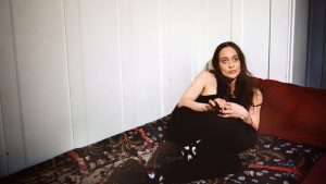 La cantautora estadounidense Fiona Apple revel&oacute; en una entrevista que decidi&oacute; dejar de consumir coca&iacute;na tras pasar una "noche atroz" en el hogar de Quentin Tarantino 