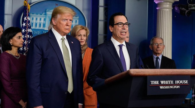"Estamos estudiando enviar cheques a los estadounidenses de manera inmediata (...) Los estadounidenses necesitan efectivo ahora", asegur&oacute; Mnuchin en una rueda de prensa.