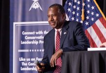 “El camino a la autosuficiencia comienza con un lugar seguro para dormir y en última instancia, un lugar asequible al que puedan llamar su hogar,” dijo el secretario Carson.