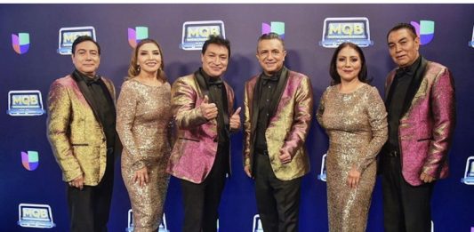 Los Ángeles Azules es un grupo mexicano único que han creado su propio género de música: la Cumbia Sinfónica.