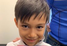 El pequeño hondureño Iker Velázquez, que ha captado el corazón de un vasto público con su disfraz del Capitán América, dio testimonio este martes en inglés ante un tribunal de inmigración en Chicago