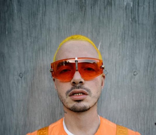 J Balvin lanzó este viernes al mercado su sexto álbum de estudio, titulado "Colores", con la esperanza de que funcione como antídoto a la ansiedad por el coronavirus