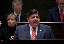 Illinois se suma a California y Nueva York y ordena el confinamiento El gobernador de Illinois, JB Pritzker, ordenó este viernes a los habitantes del estado que permanezcan en sus hogares, a partir del sábado y hasta el 7 de abril