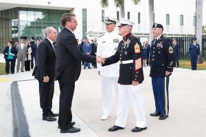 El presidente de Brasil, Jair Bolsonaro, asistió este domingo en Miami a la firma de un acuerdo militar con Estados Unidos
