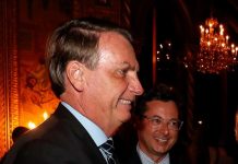 El número de contagiados por coronavirus que acompañaron al presidente de Brasil, Jair Bolsonaro, en su reciente viaje a Florida, en Estados Unidos, aumentó este viernes a cuatro