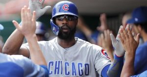 El jardinero Jason Heyward se unió al grupo de jugadores activos y retirados de los Cachorros de Chicago, que están ayudando a quienes necesitan del apoyo económico durante la pandemia del coronavirus que afecta a todo el país.