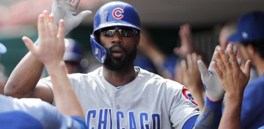 El jardinero Jason Heyward se unió al grupo de jugadores activos y retirados de los Cachorros de Chicago, que están ayudando a quienes necesitan del apoyo económico durante la pandemia del coronavirus que afecta a todo el país.