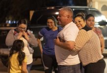 "Estas primeras 48 horas han sido un shock emocional. Mi familia es todo para mí; fue muy duro estar separados todo este tiempo y poder abrazarlos, verlos, platicar con ellos, ha sido algo maravilloso", dijo Díaz.