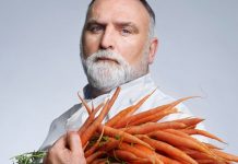 El chef José Andrés, portada de "Time" por su ayuda en la crisis del COVID-19 El chef español José Andrés ilustra la portada de la revista "Time" de abril, un especial llamado "Separados pero no solos" (Foto @time)