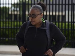 Una exresponsable de personal y experta en gestión de la Agencia Federal para el Manejo de Emergencias en San Juan se ha declarado culpable por fraude en la gestión de fondos asignados para la recuperación de desastres en Puerto Rico.