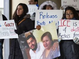 Joven beneficiario de DACA libre al fin en Chicago, extrañaba comida mexicana Los agentes del Servicio de Control de Inmigración y Aduanas (ICE), dijo Hilke, aún planean proseguir con el proceso de deportación contra el joven de 24 años.