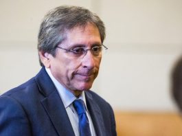 Martínez también enfrentó una acusación en el 2018 por parte de varias empleadas en la oficina de la Fiscalía que se quejaron de ser víctimas de acoso sexual.